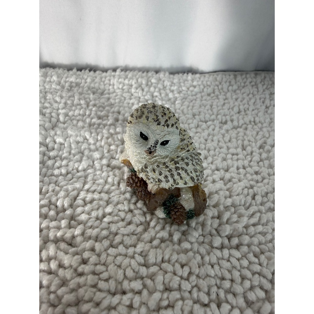 Vintage 1998 Enesco Snowy Owl Figurine White Resin Bird Branch Pinecones 2‎ Inch